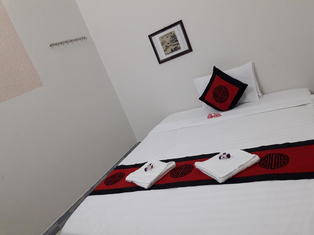 Red Ceramics Homestay Hoi An Bagian luar foto